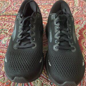 Women's Brooks Ghost 15 black running shoe - used, but excellent condition